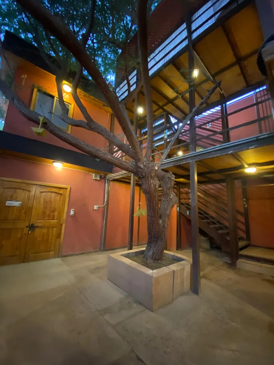 Fachada principal de la Casa Patronal — corredores afarolados